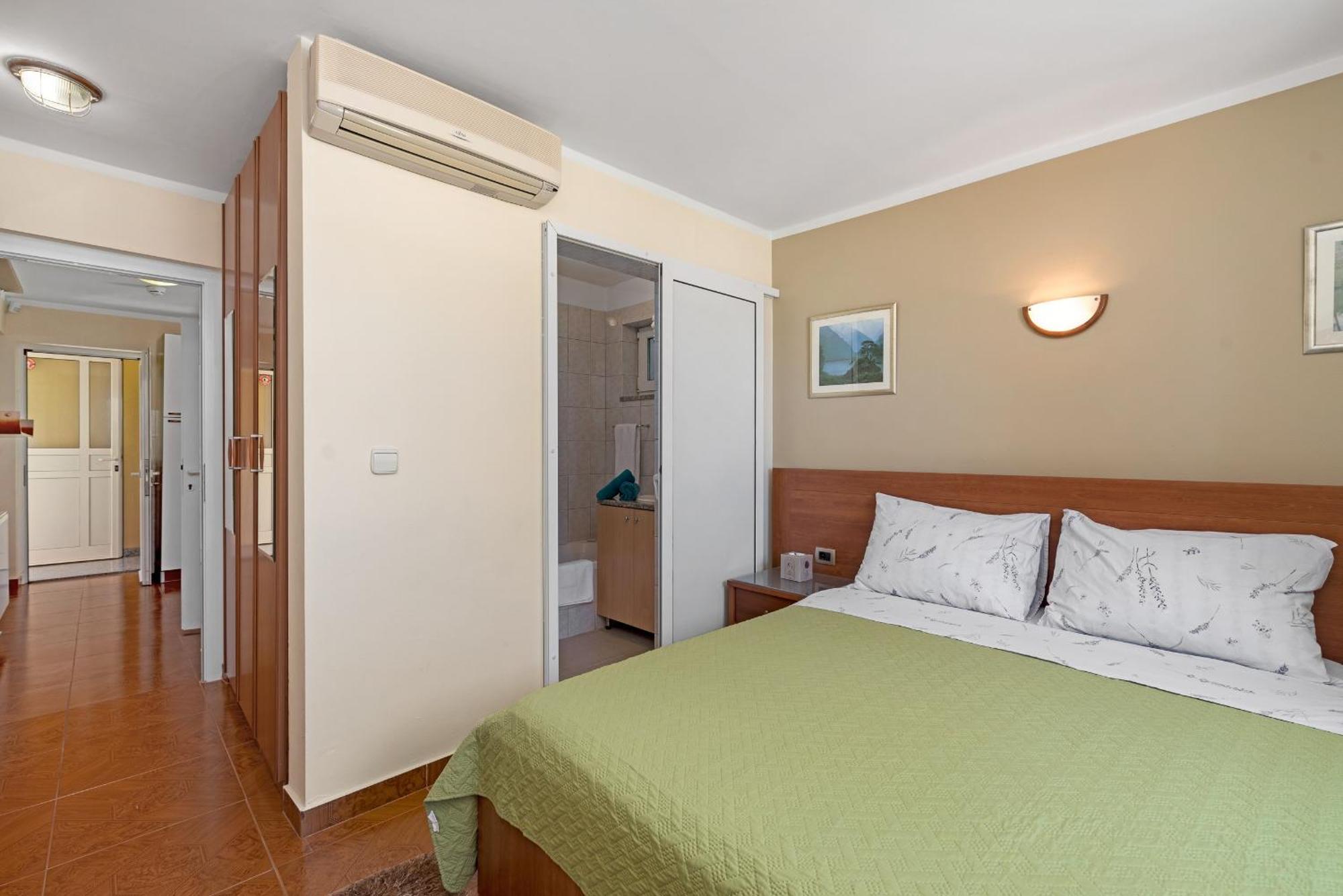 Beach Apartments Villa Kaya Sukosan Room photo